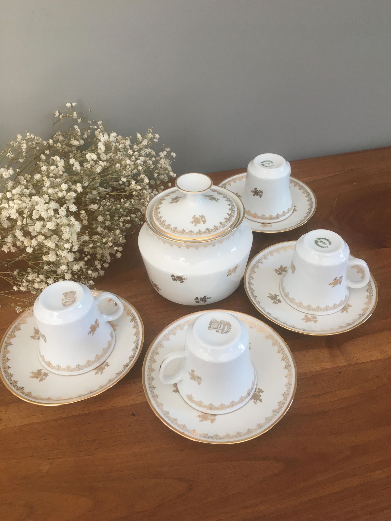 Coffee service in antique porcelain