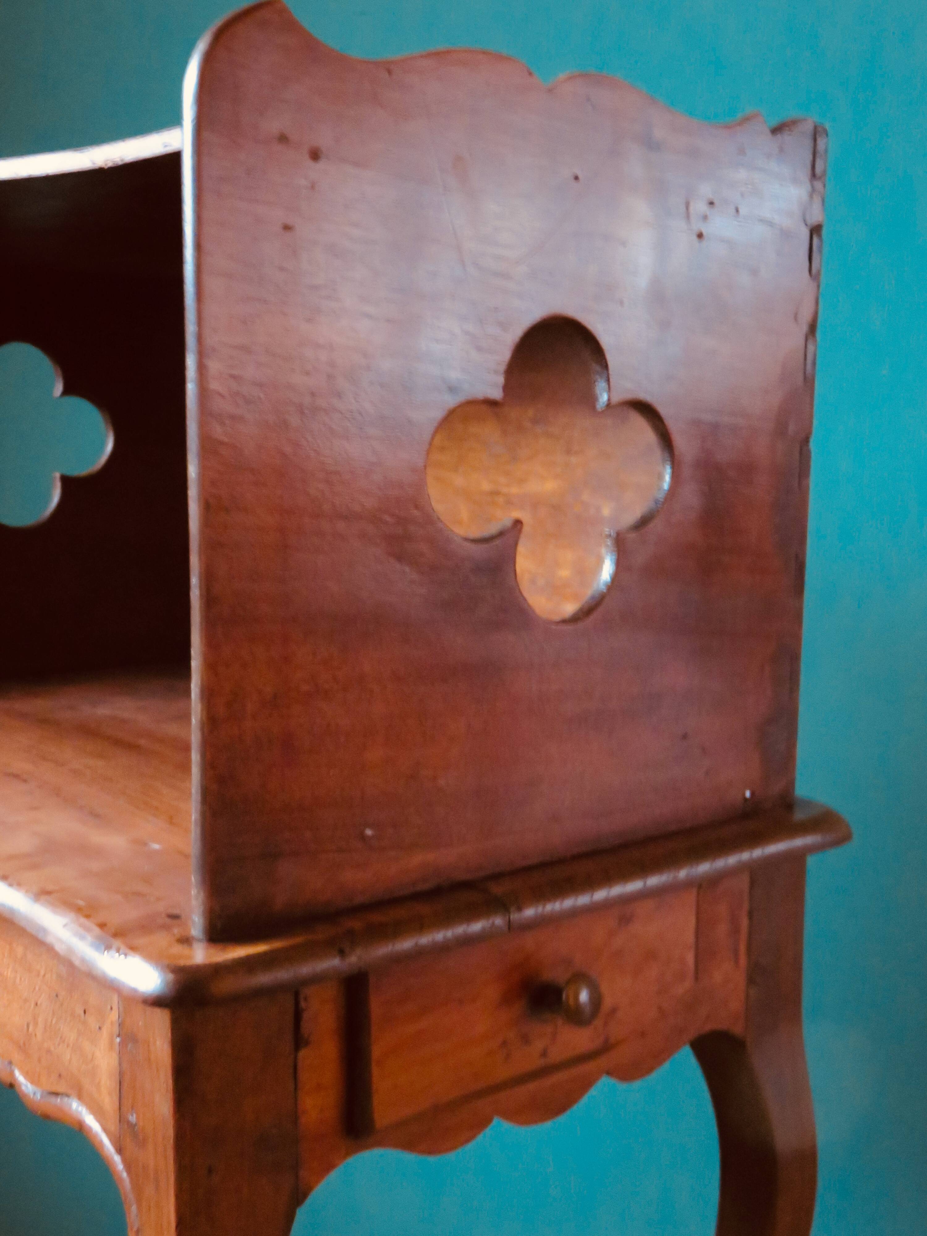 Hazelnut dressing table in the Louis XV style. Late 19th century France, rustic construction.