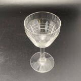 Aperitif glasses with chiseled petal pattern