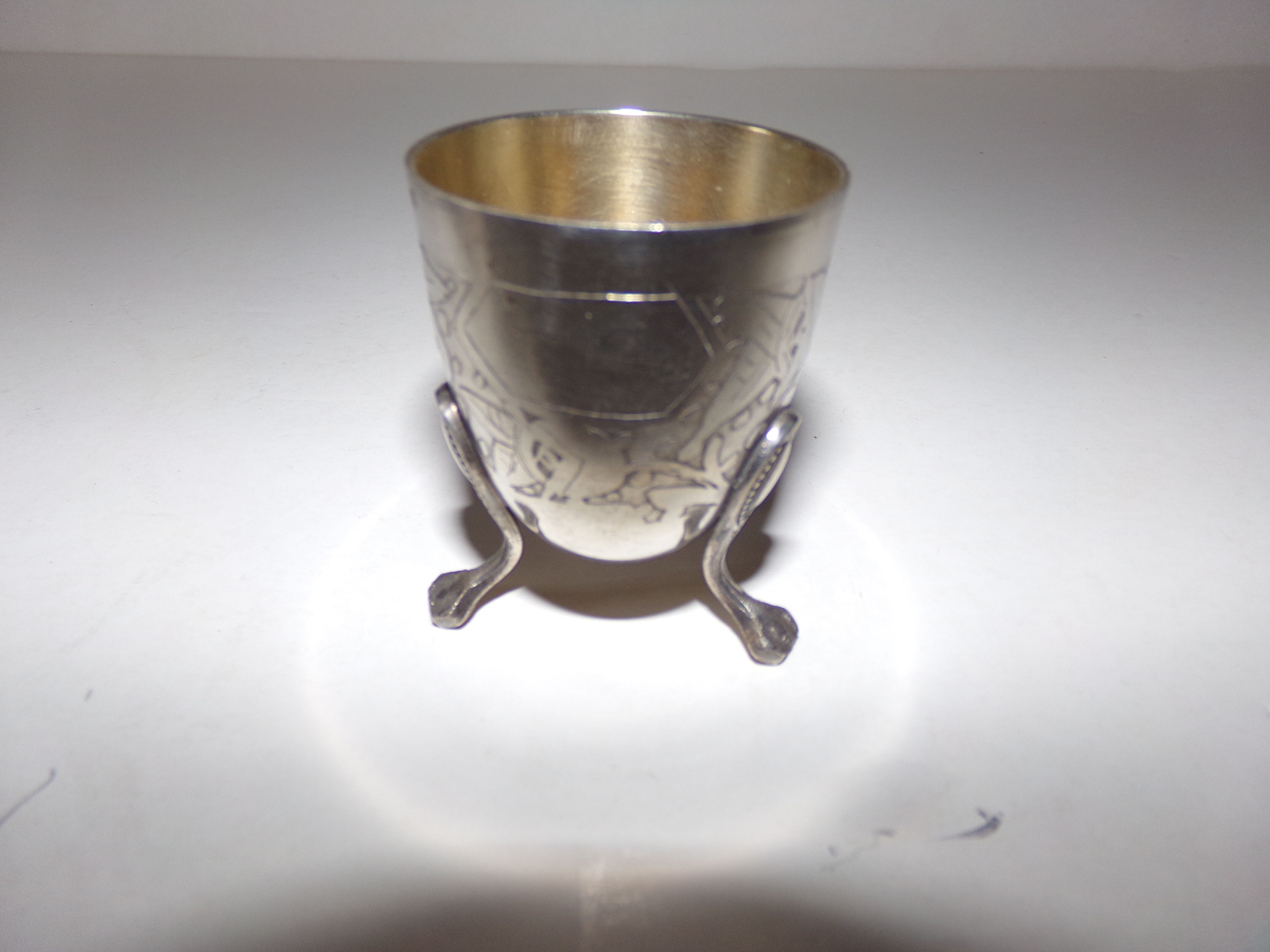 Egg cup to 3 feet