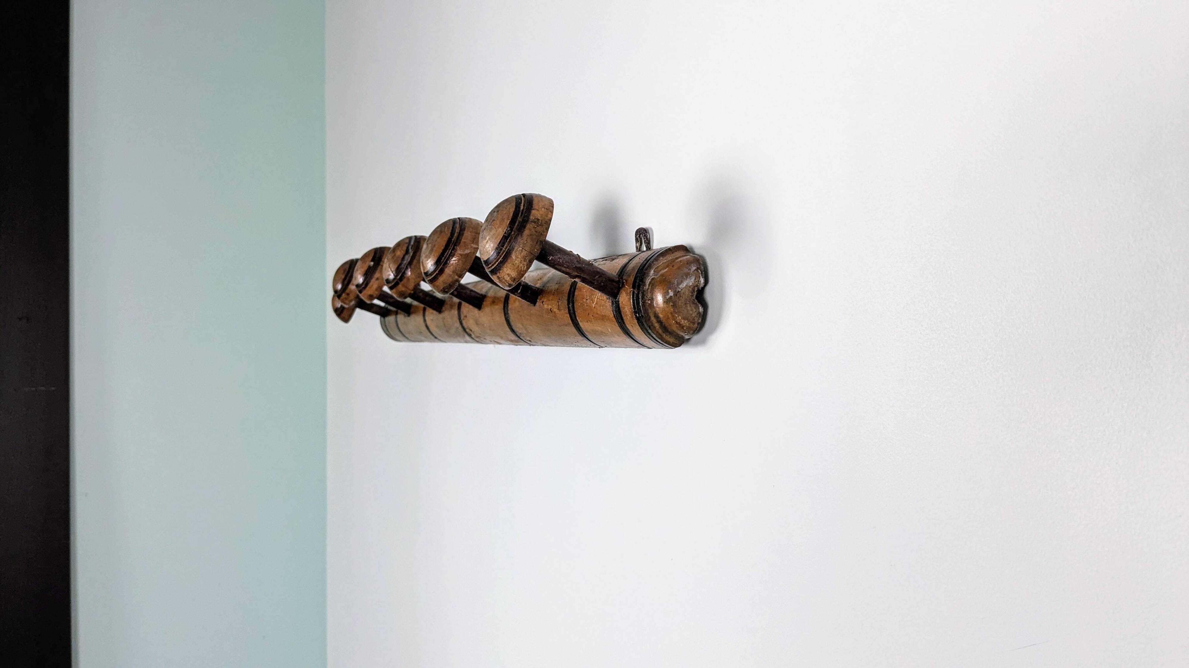 Vintage bamboo carved wood coat rack with 7 hooks – Natural elegance