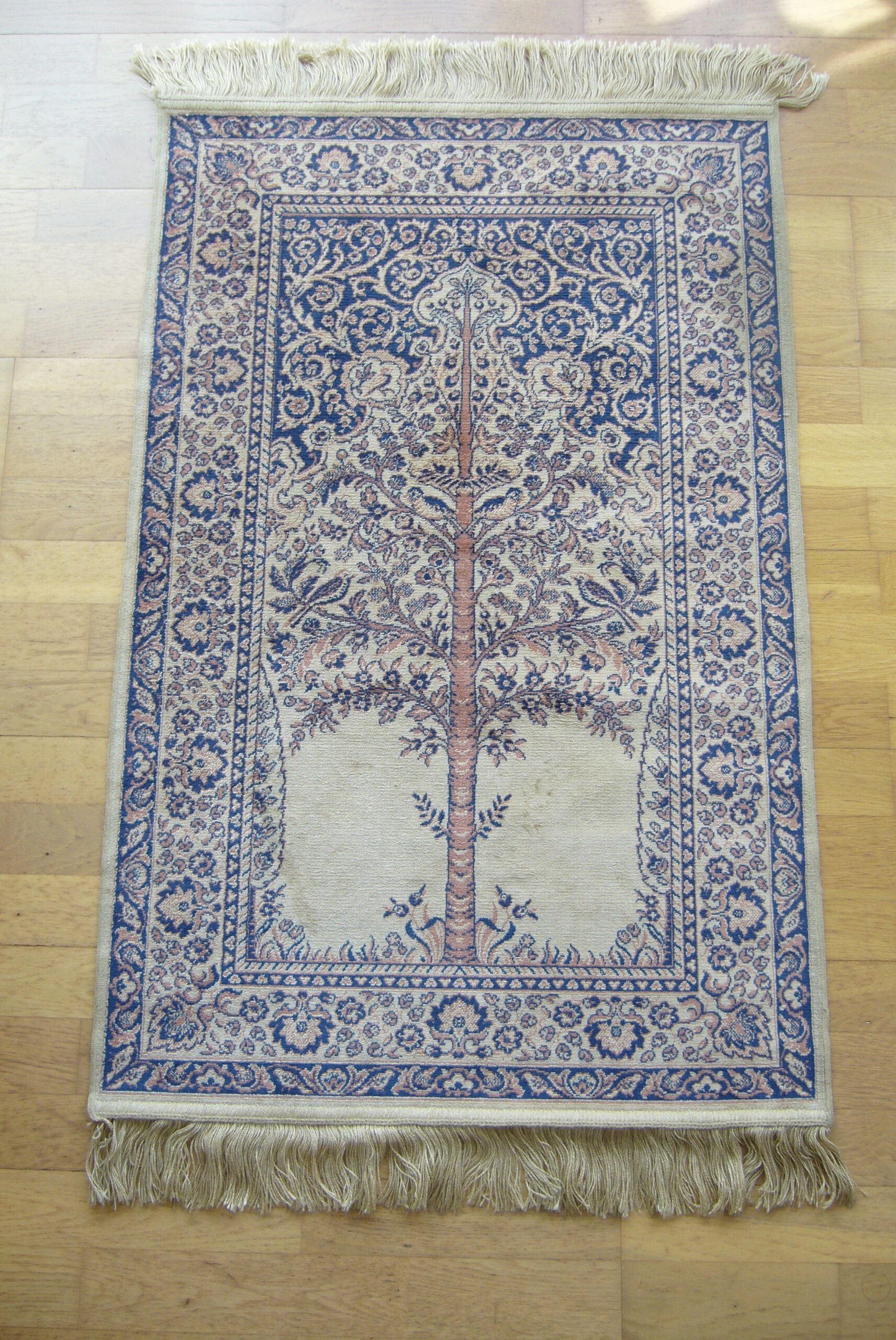 Oriental rug 68 x 125