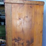 Furniture with clamshell