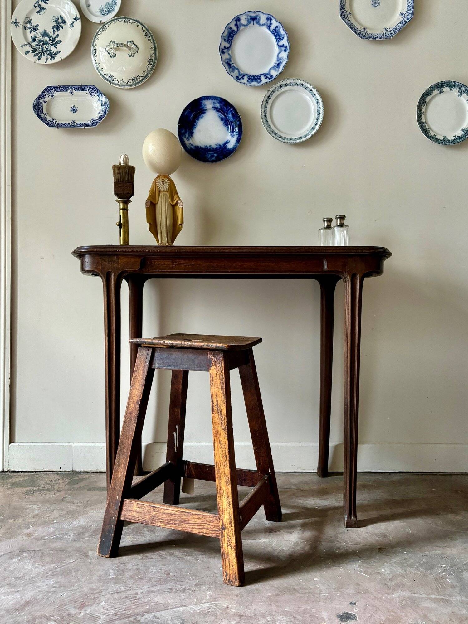 Console en bois foncé