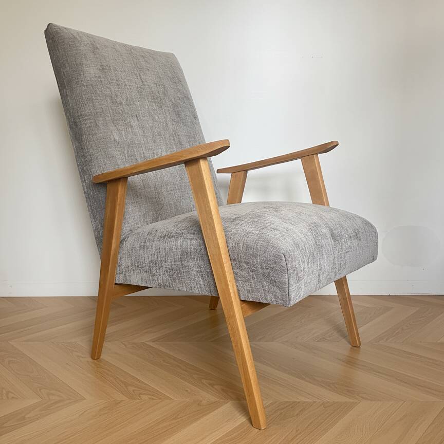 Fauteuil vintage retapissé en gris clair