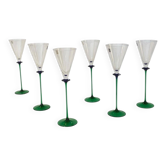 Un ensemble de 6 flûtes à champagne en verre soufflé à la main, vert émeraude et bleu cobalt.