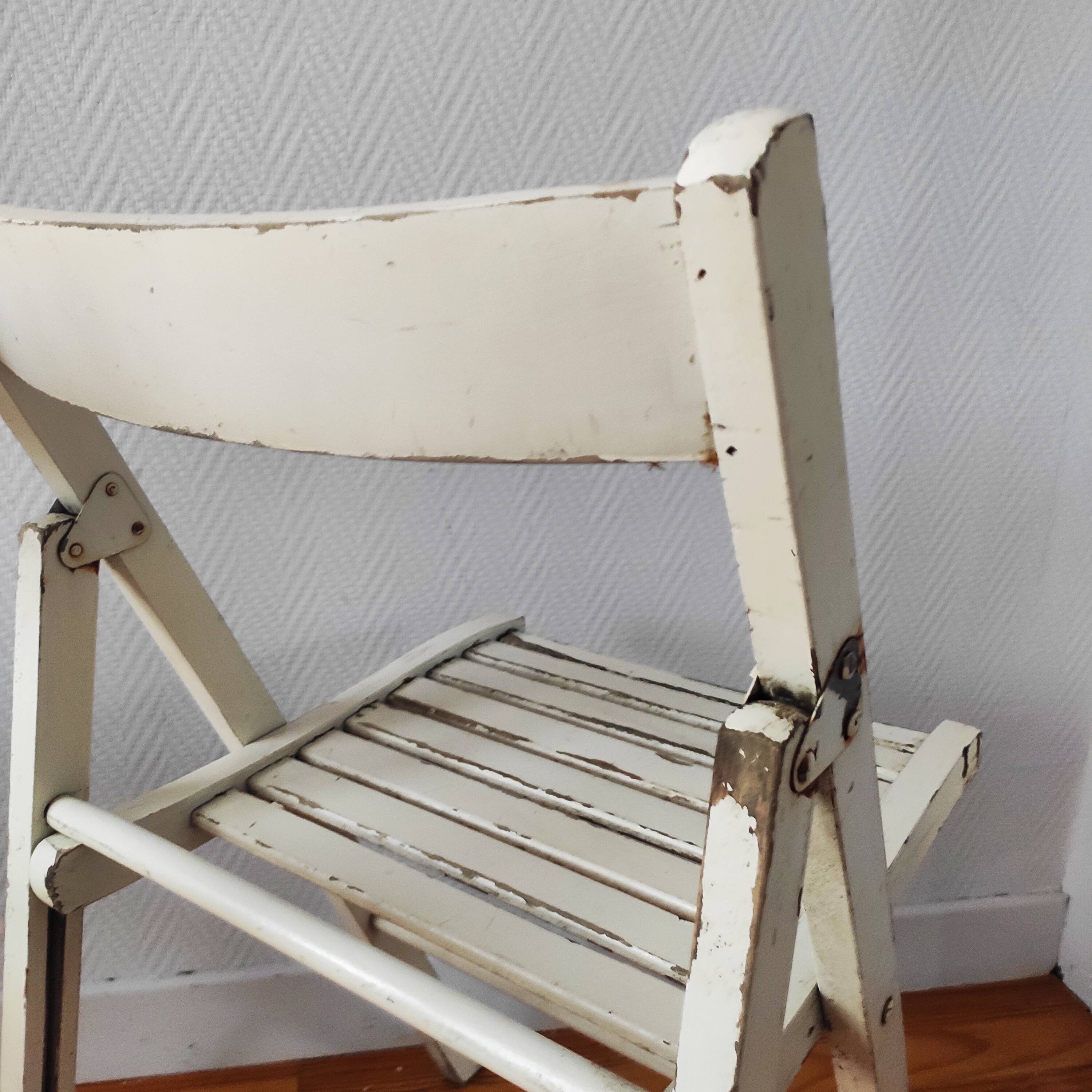 Set of 4 vintage folding chairs with wabi sabi patina