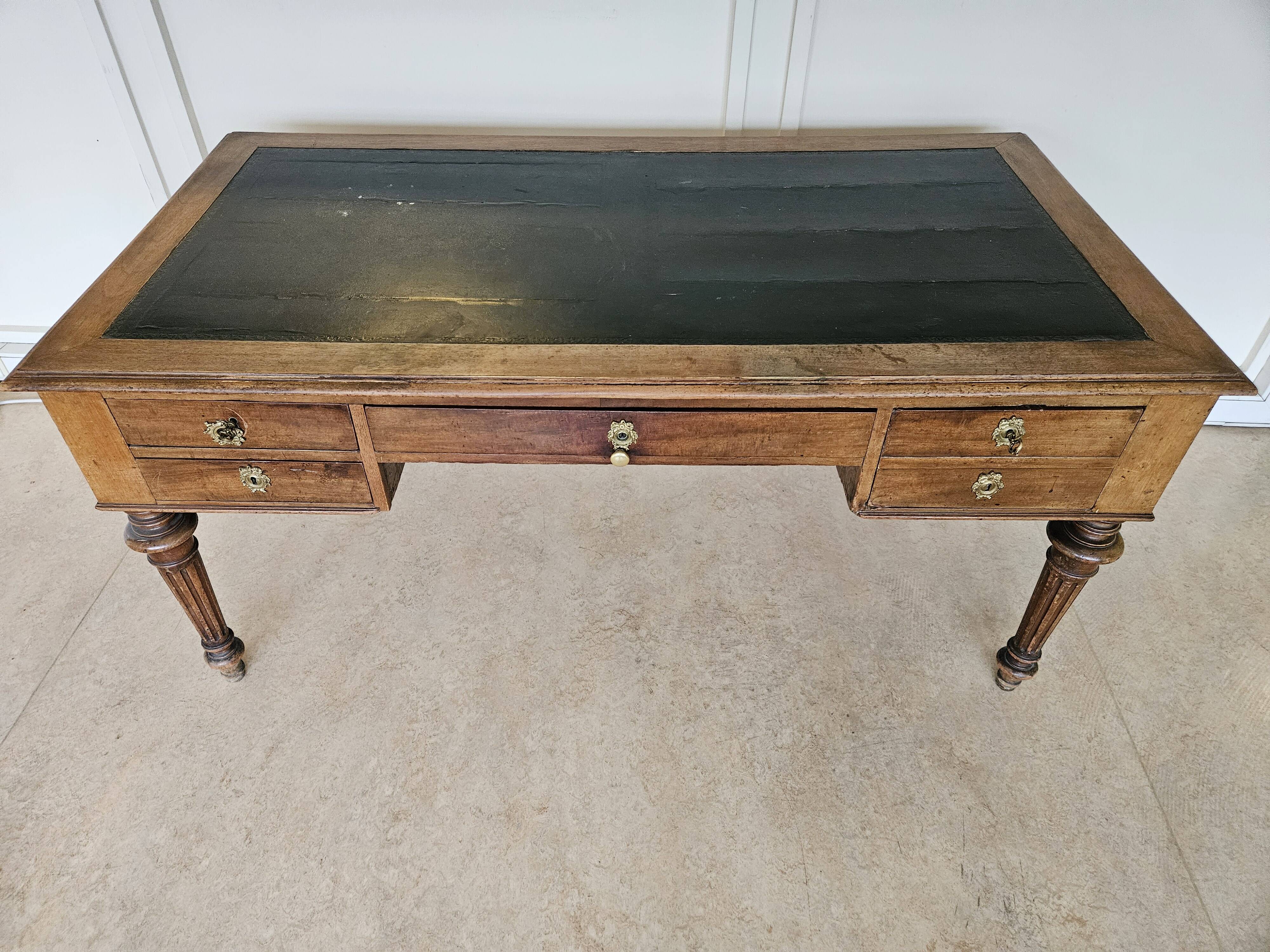 Bureau ancien en bois