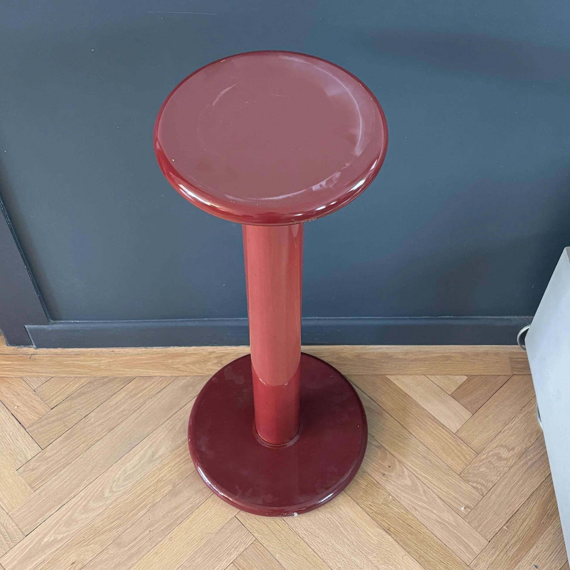 Porte-plante / sellette en plastique bordeaux vintage