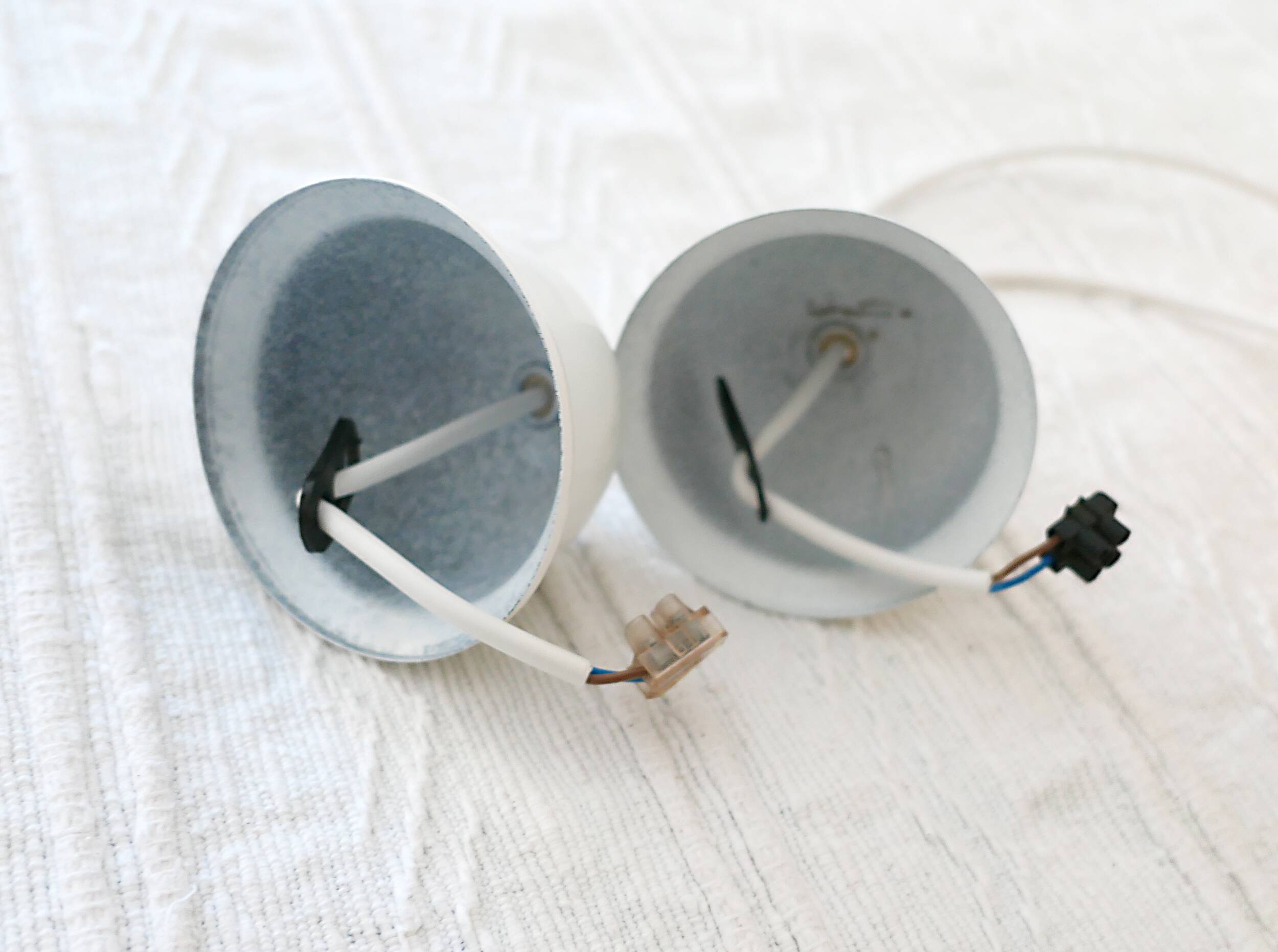 2 "flower" suspensions in vintage 1970s natural fibre.