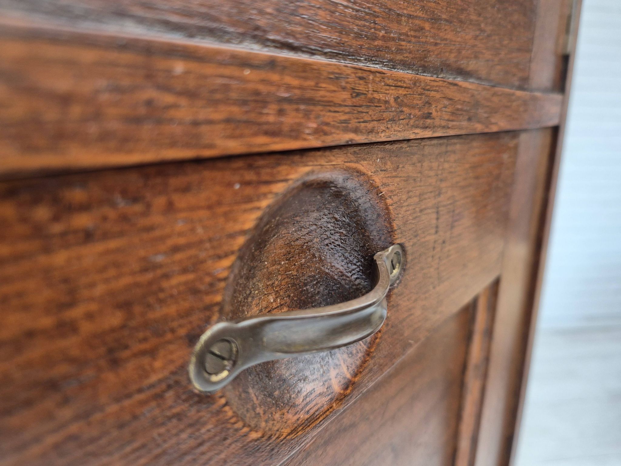 Armoire murale, bon état d'origine, bois de chêne, années 50, design scandinave
