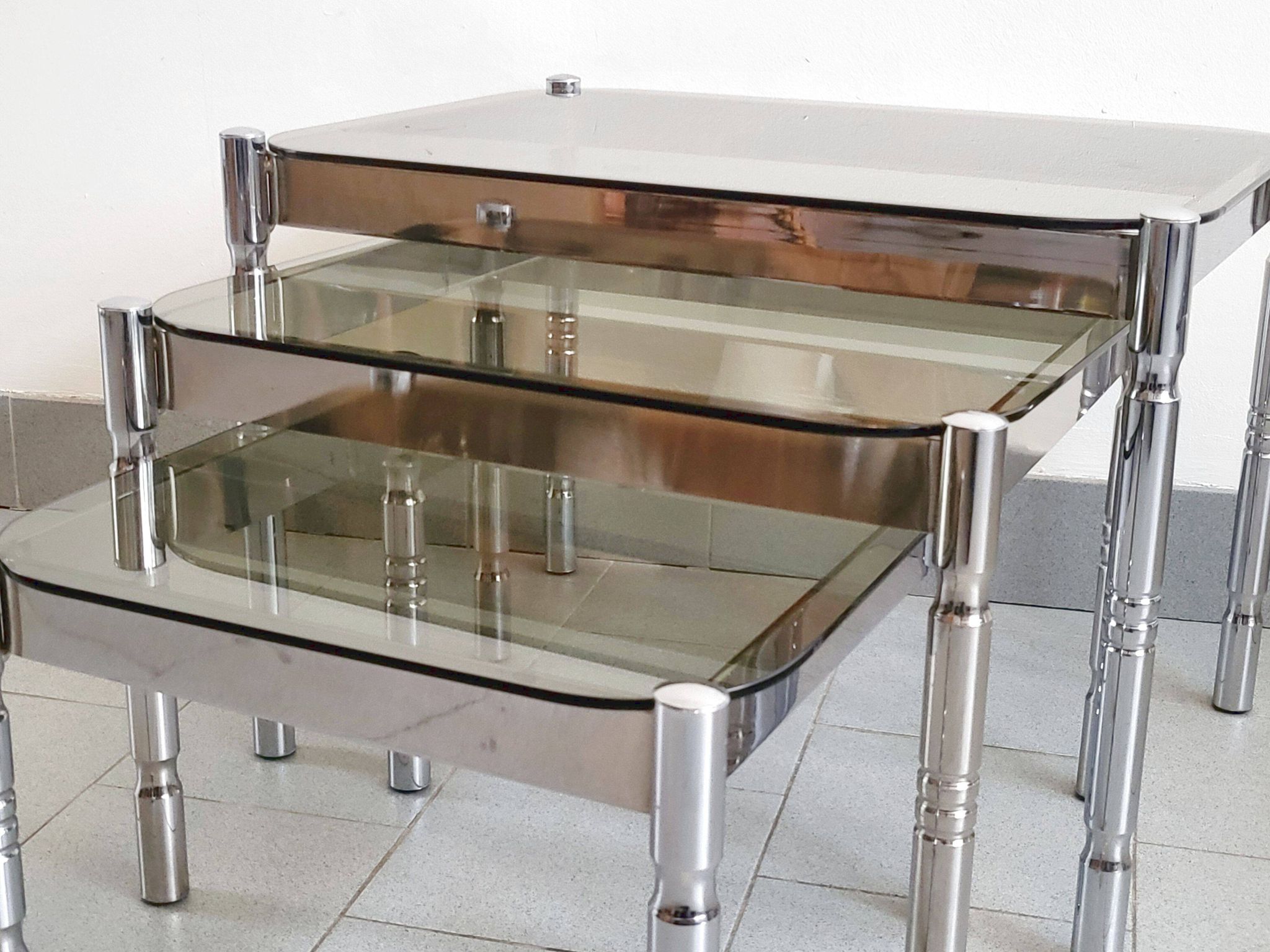 Suite de 3 tables gigognes vintage 1970