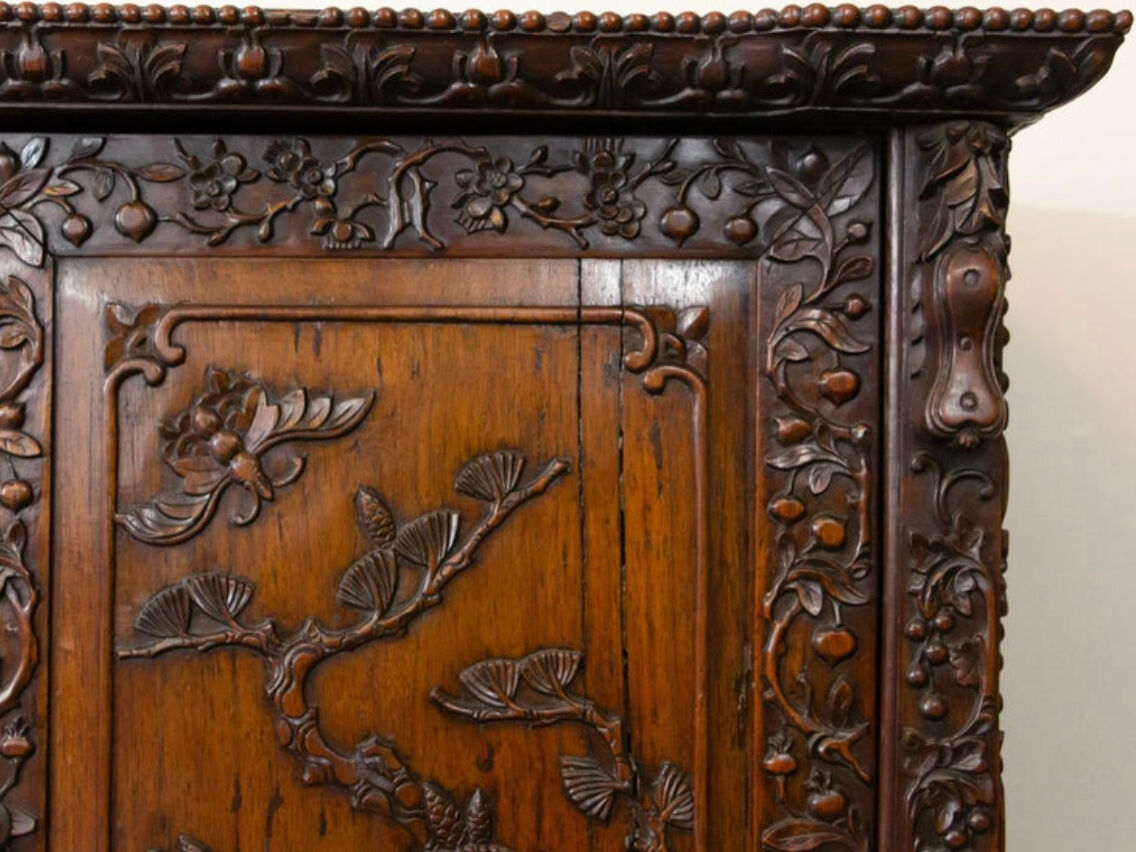 Buffet indochinois en bois de fer sculpté à la main 19ème siècle