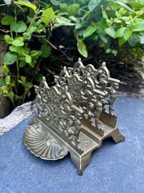 Porte revues porte lettres en laiton baroque