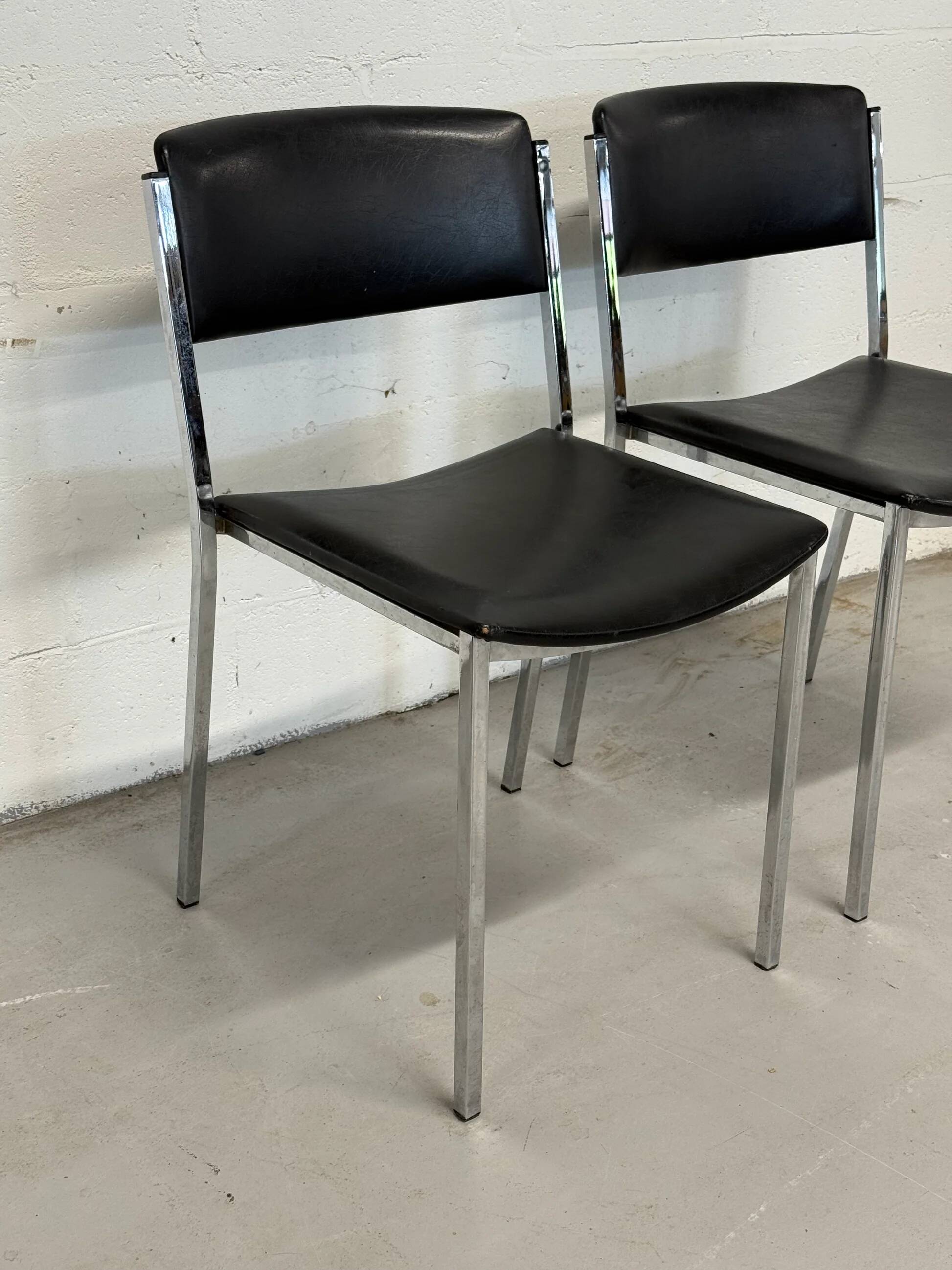 Paire de chaises Mauser, signées
