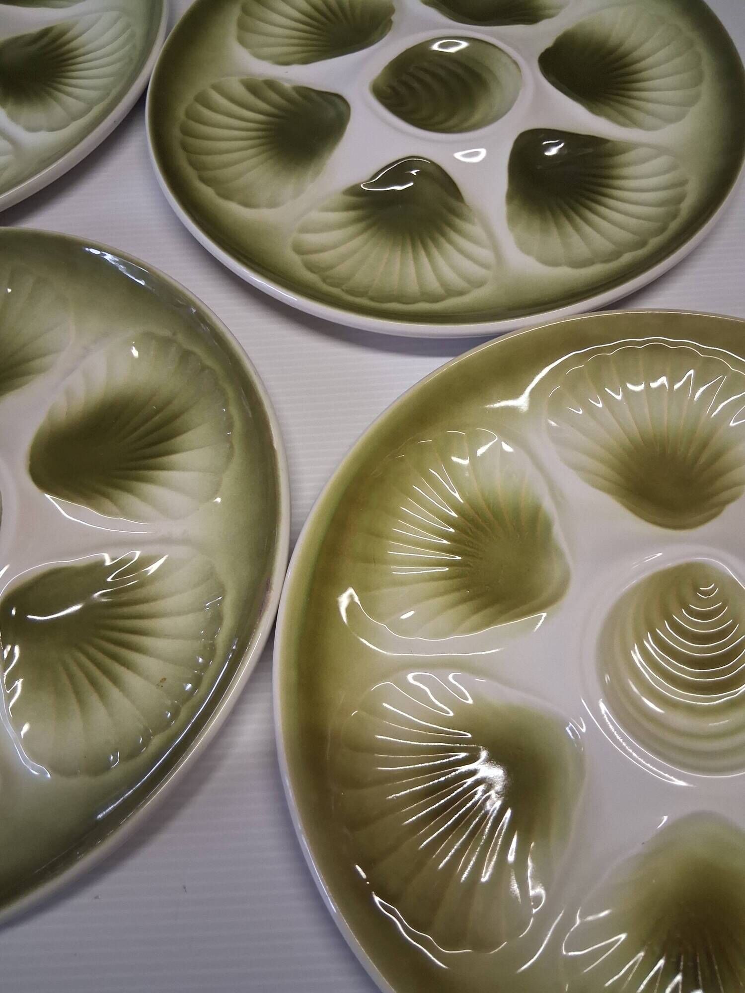 6 oyster/shellfish plates from Moulin des Loups in very good condition.