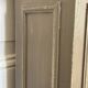 Colonne en bois peint