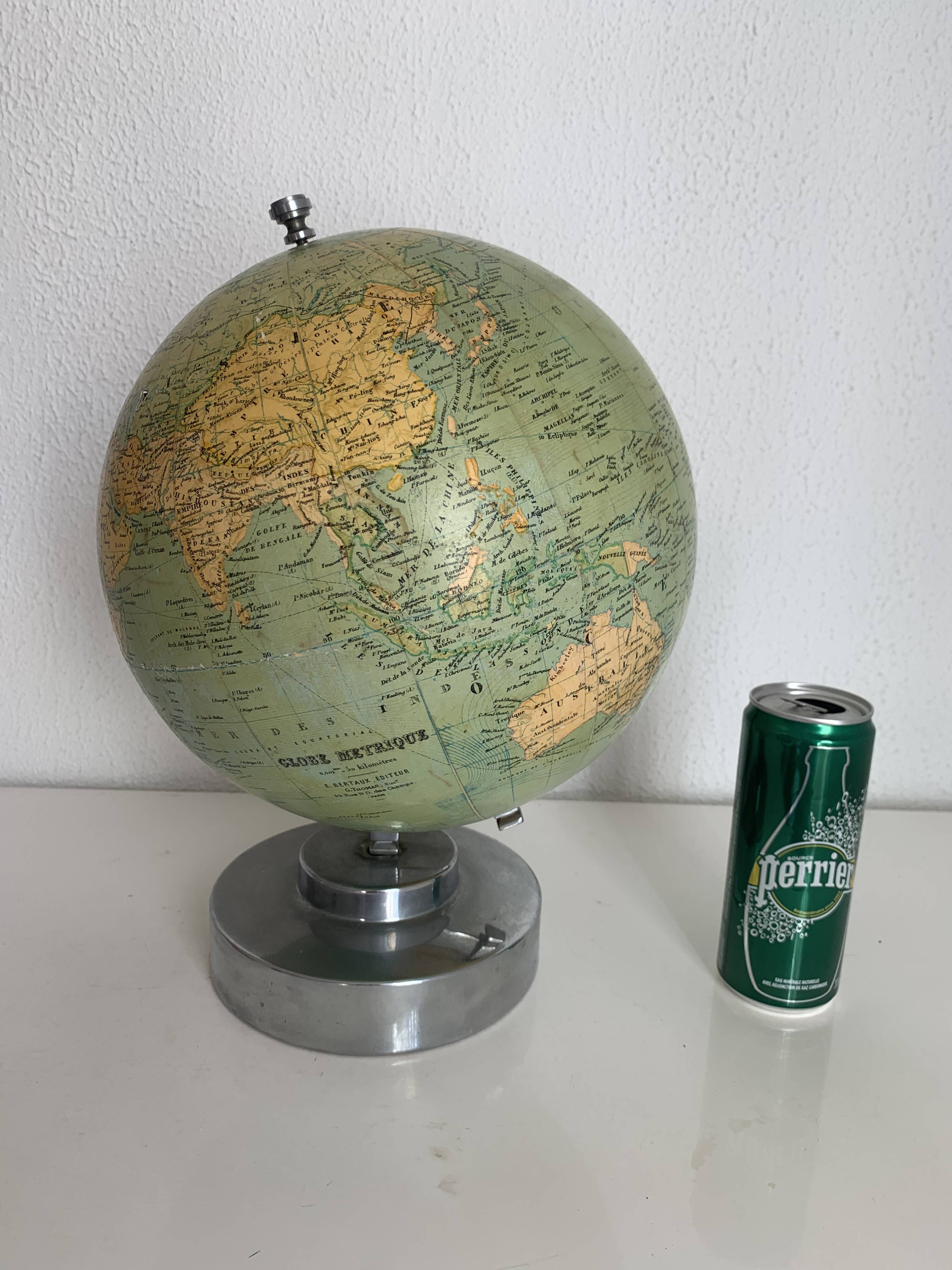 Vintage 1900 terrestrial globe by Bertaux and Thomas in plaster