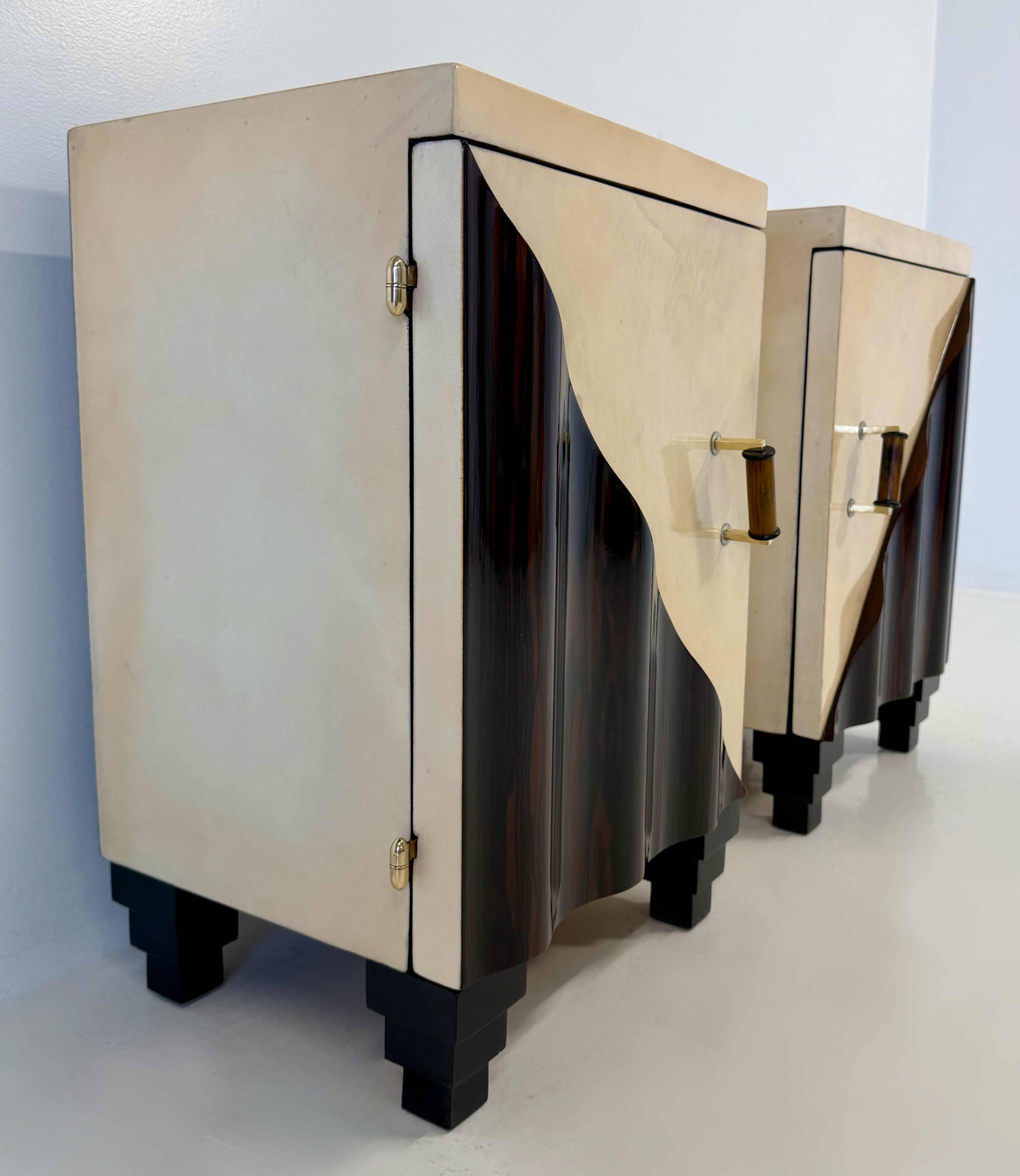 Paire de tables de nuit Art Déco italiennes attribuées à Gaetano Borsani, années 1930.