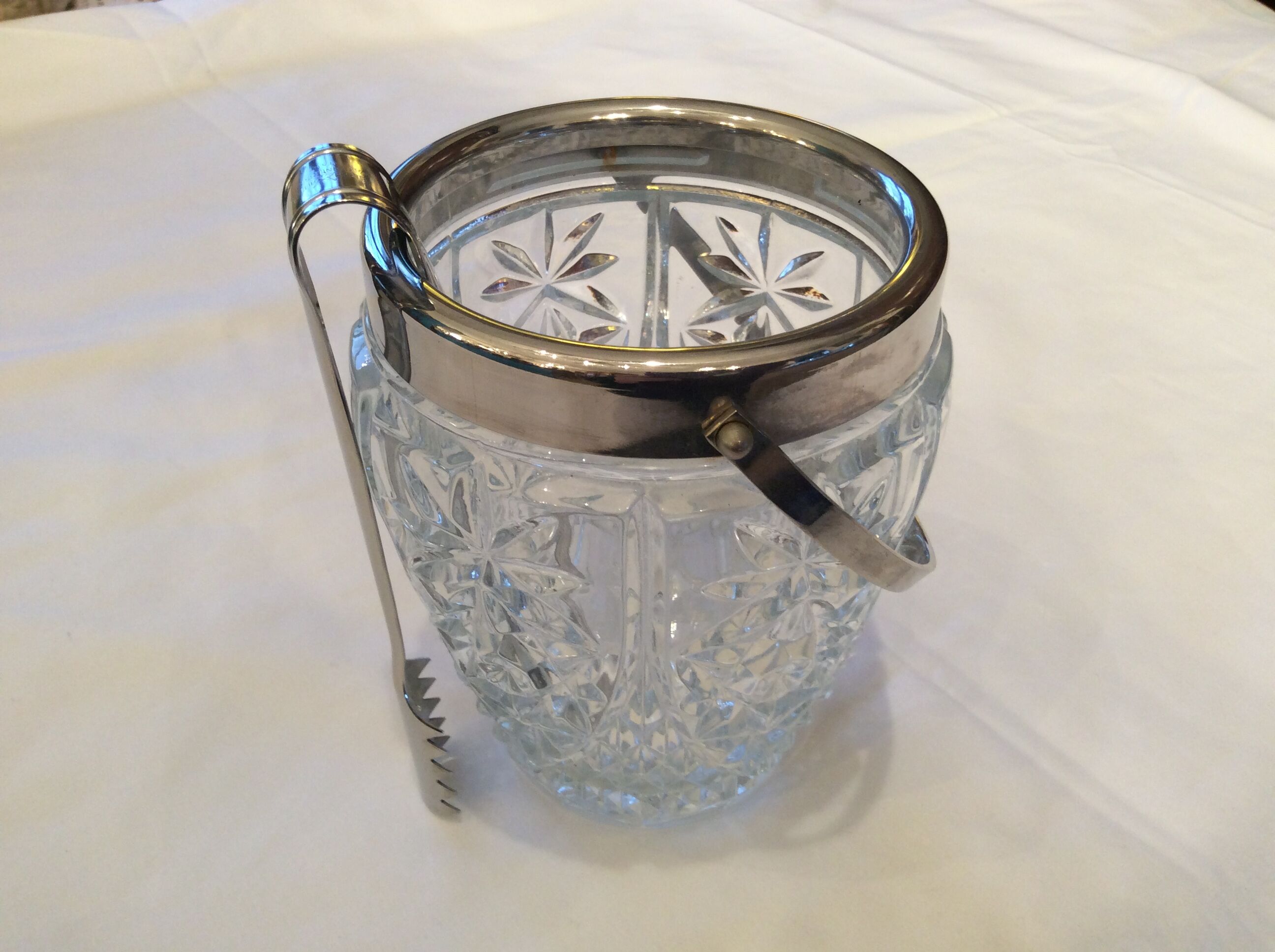 Ice bucket with his claw