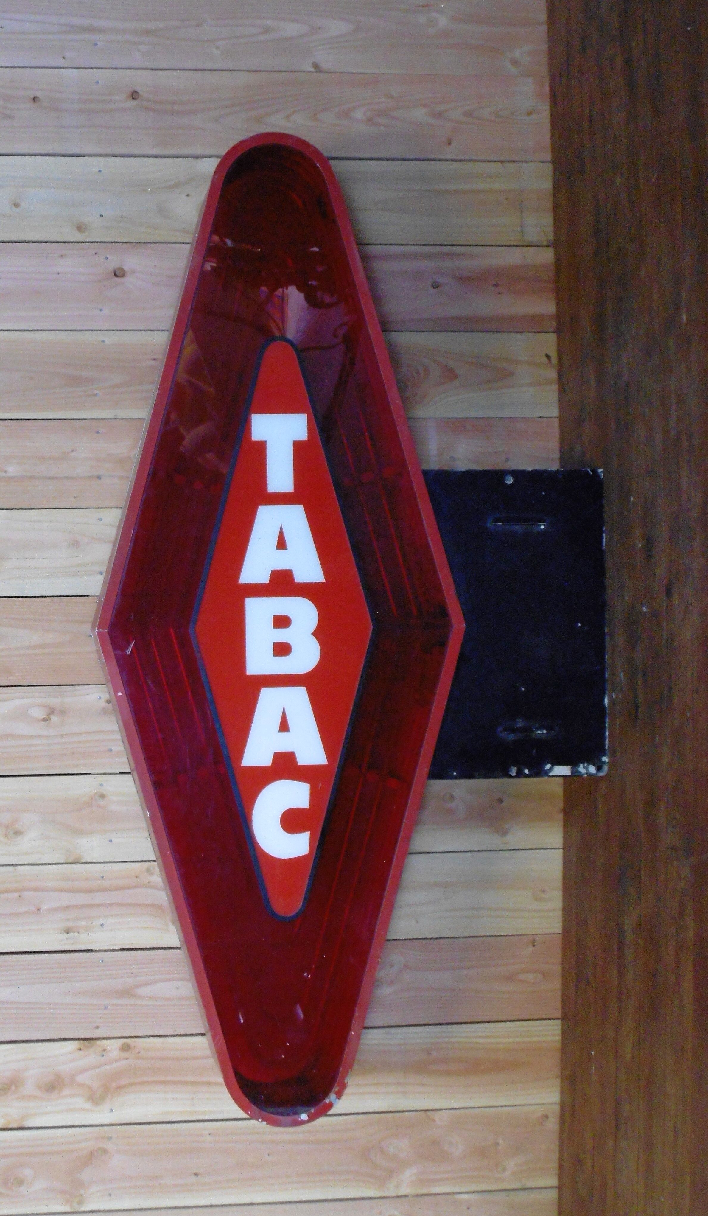 Light tobacco carrot sign
