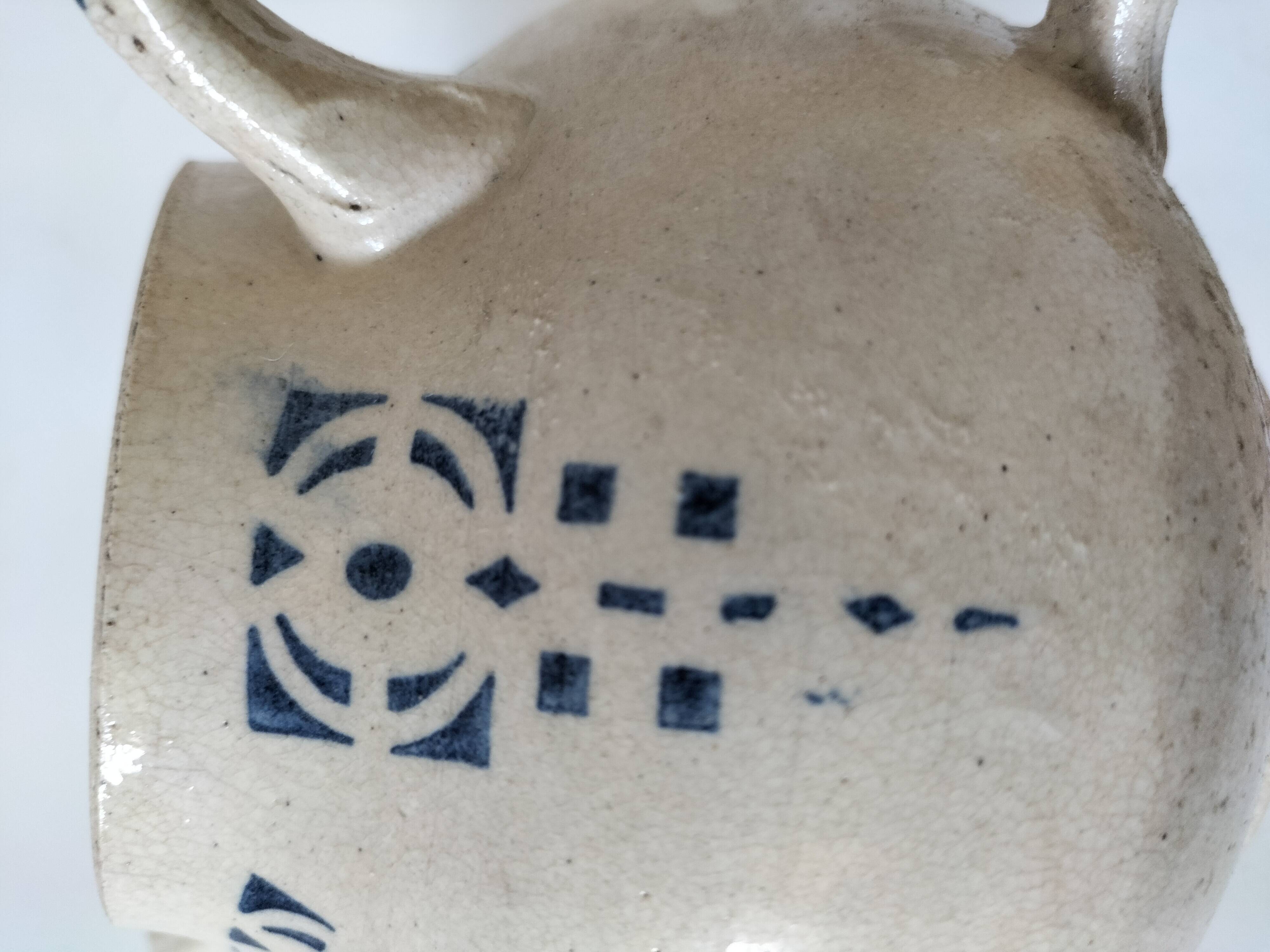Théière ancienne en grès décor géométrique bleu Art déco”