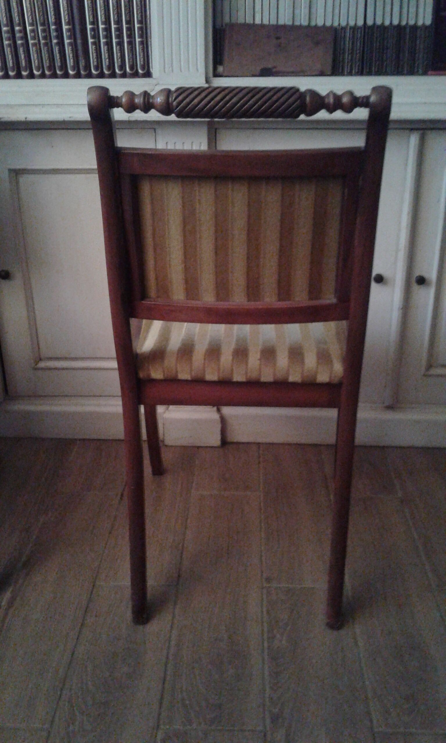 Dining room's table and 4 chairs, english style