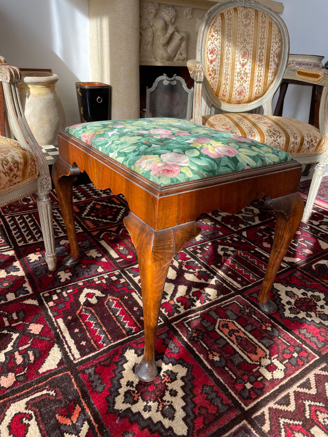 Wooden stool Chippendale