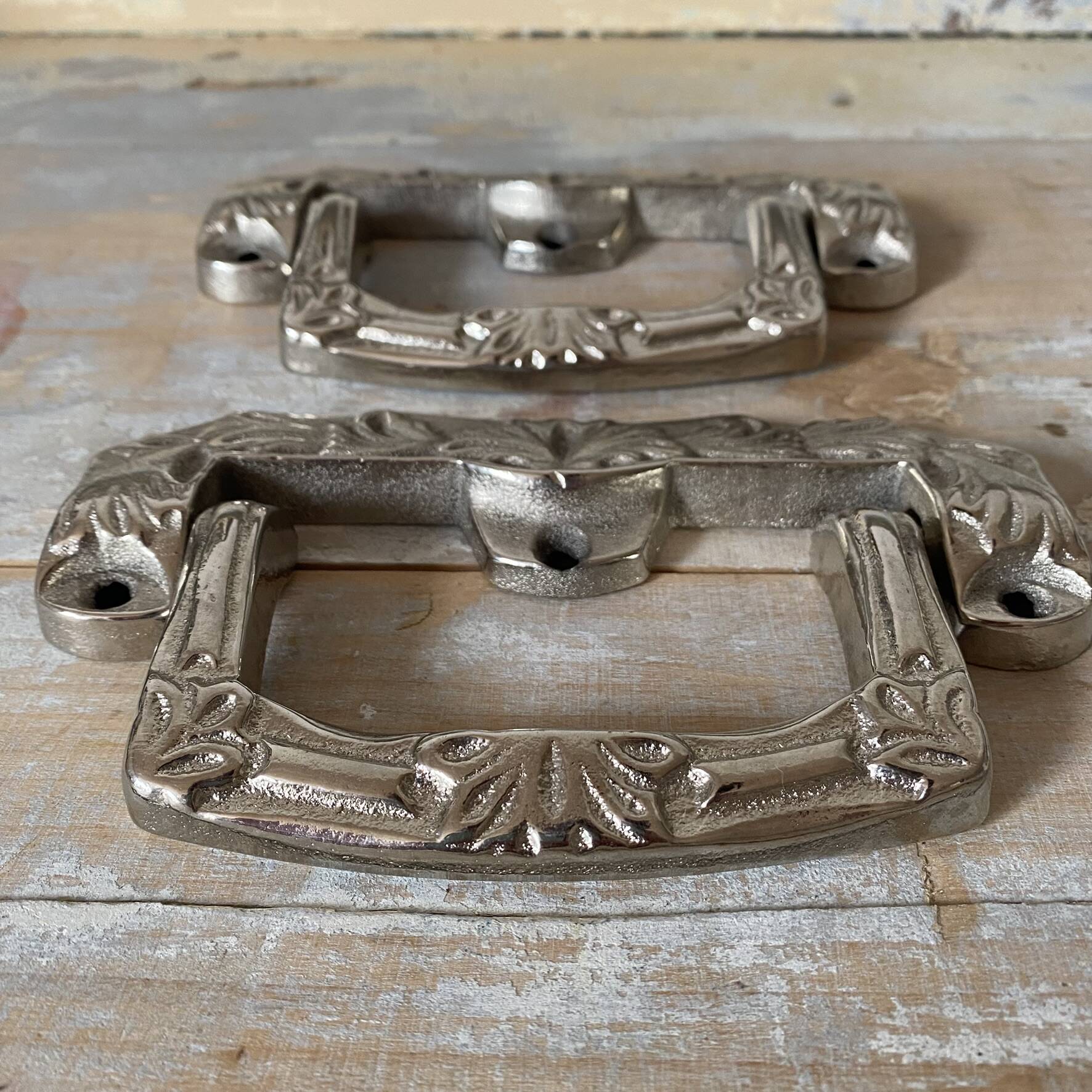 Paire de poignées tombantes métal argenté style art déco