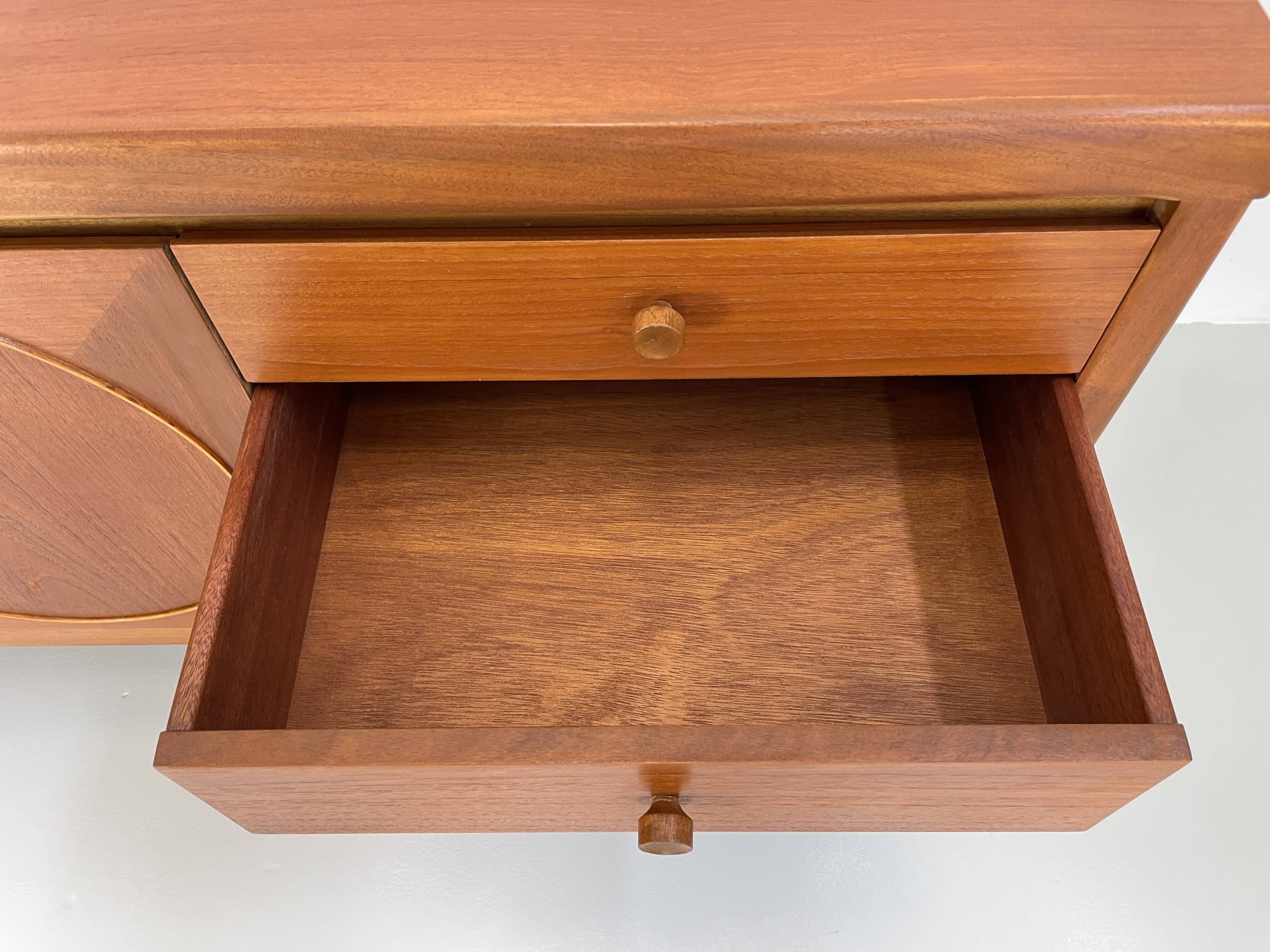 Vintage Sideboard Nathan Circle