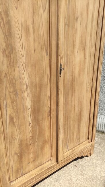 Parisian wardrobe in natural wood