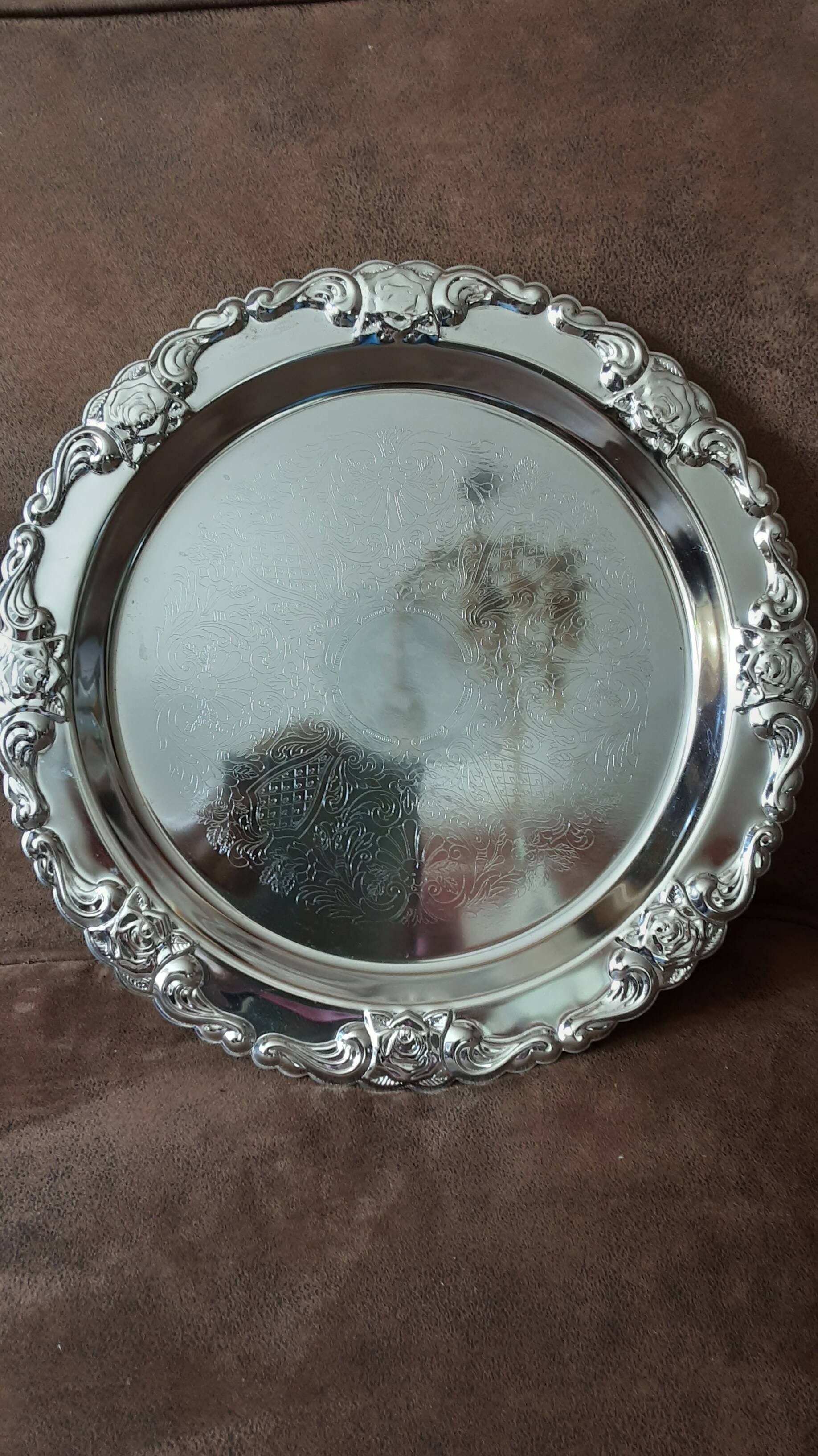 Silver-coloured metal plate
