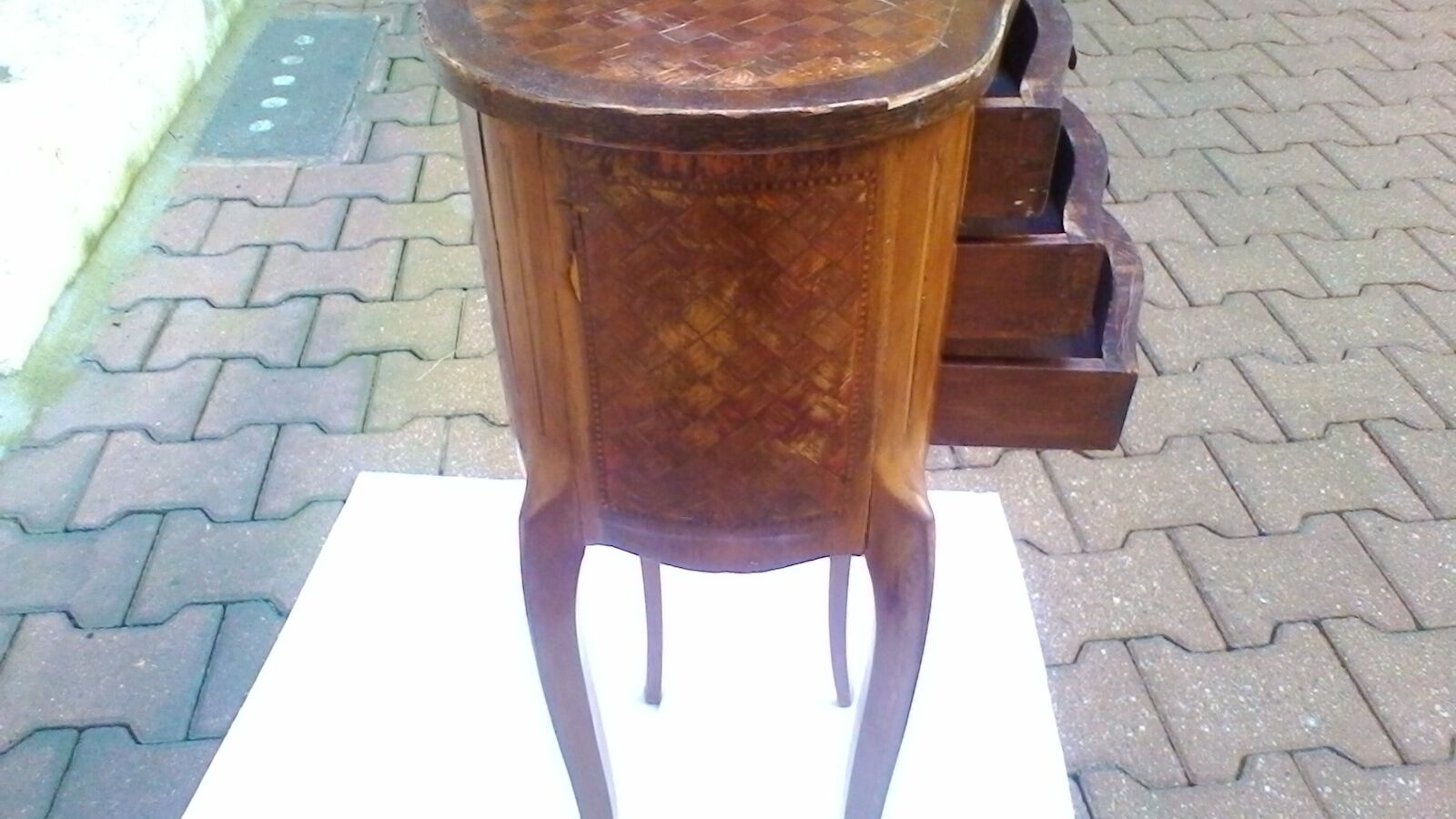 Night table marked 3 drawers