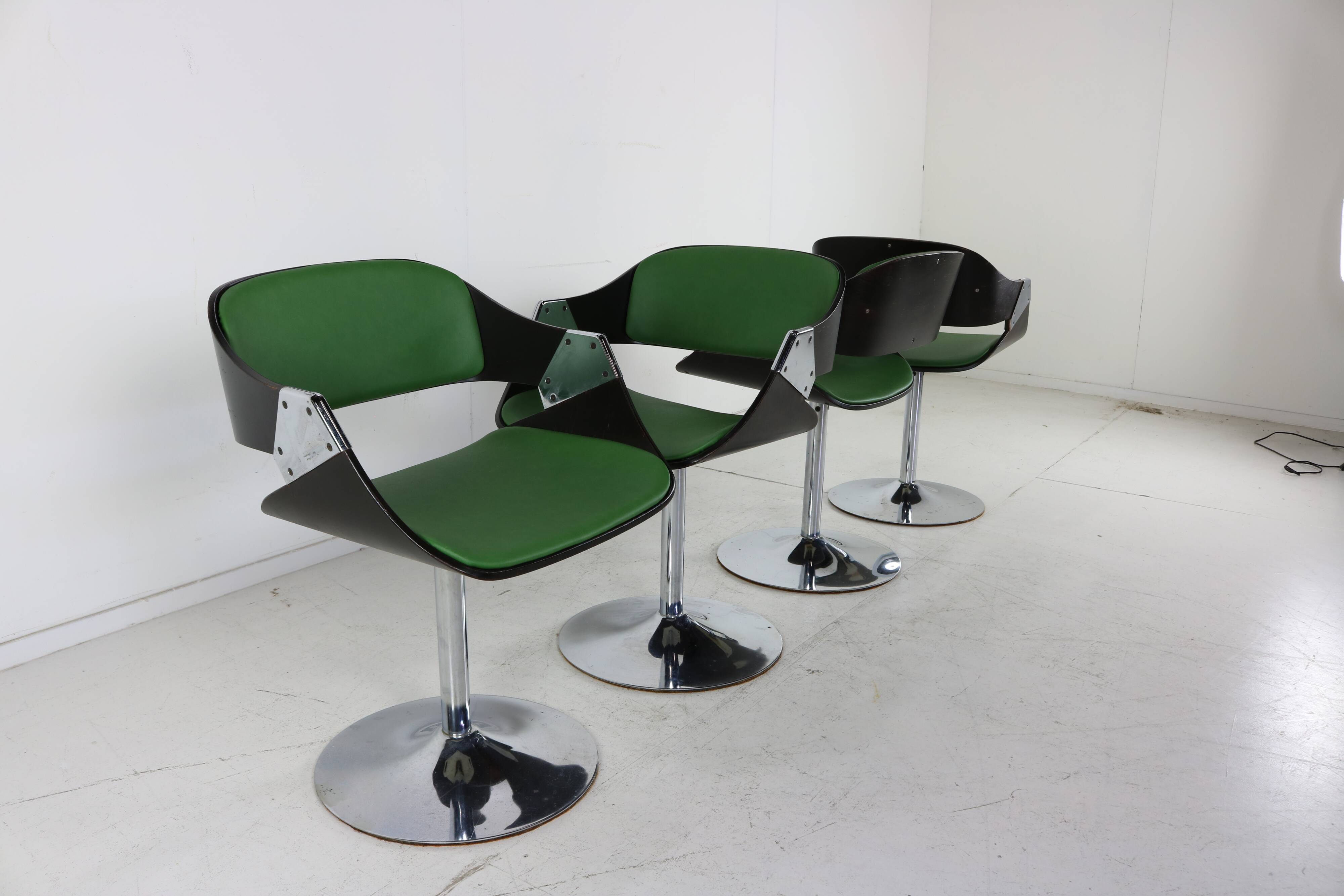 Quatre chaises de salle à manger design belge de l’ère spatiale par Rudi Verelst pour Novalux