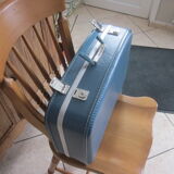 Vintage suitcase air hostesse