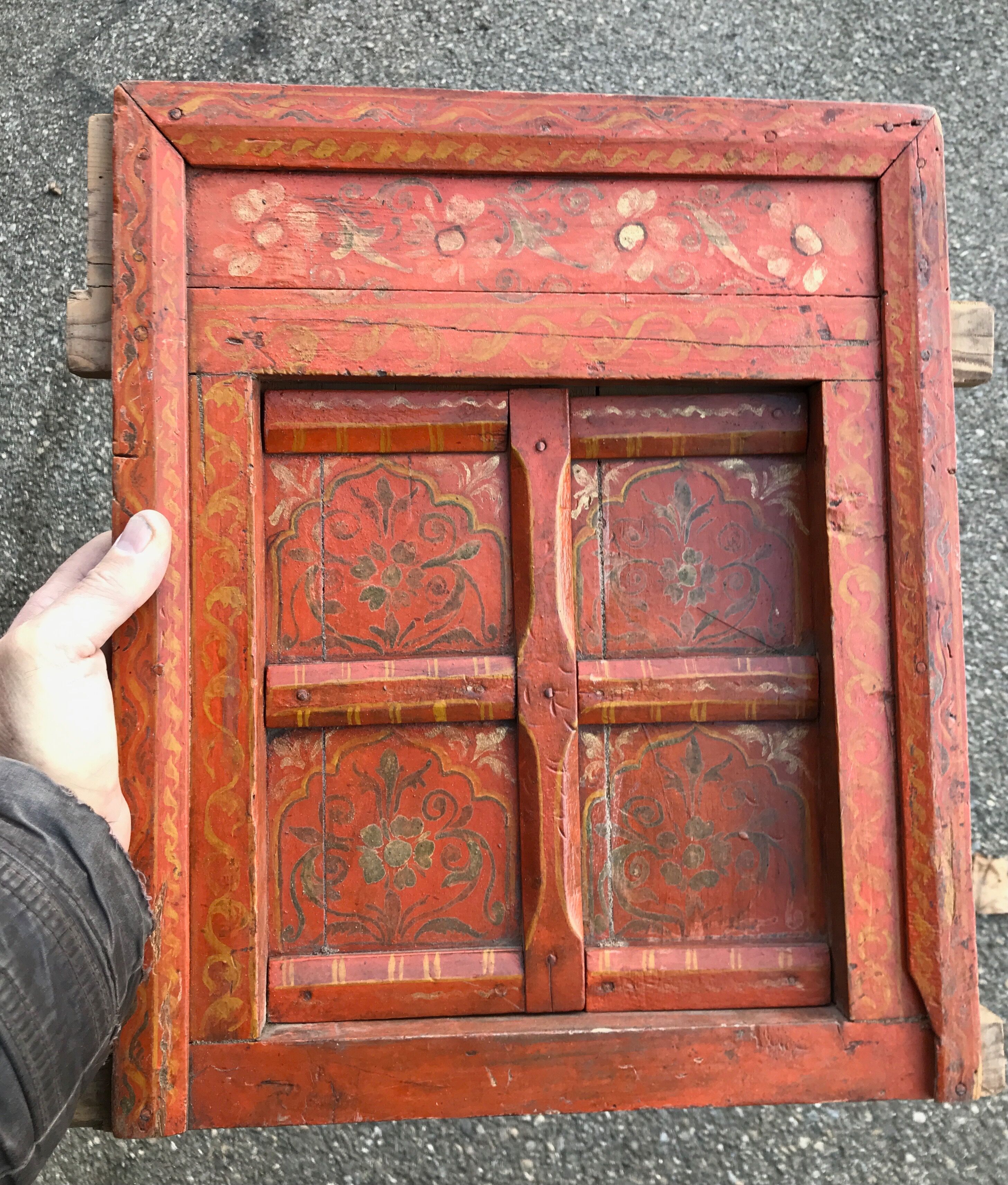 Fenêtre en bois orange, Inde, début XXème