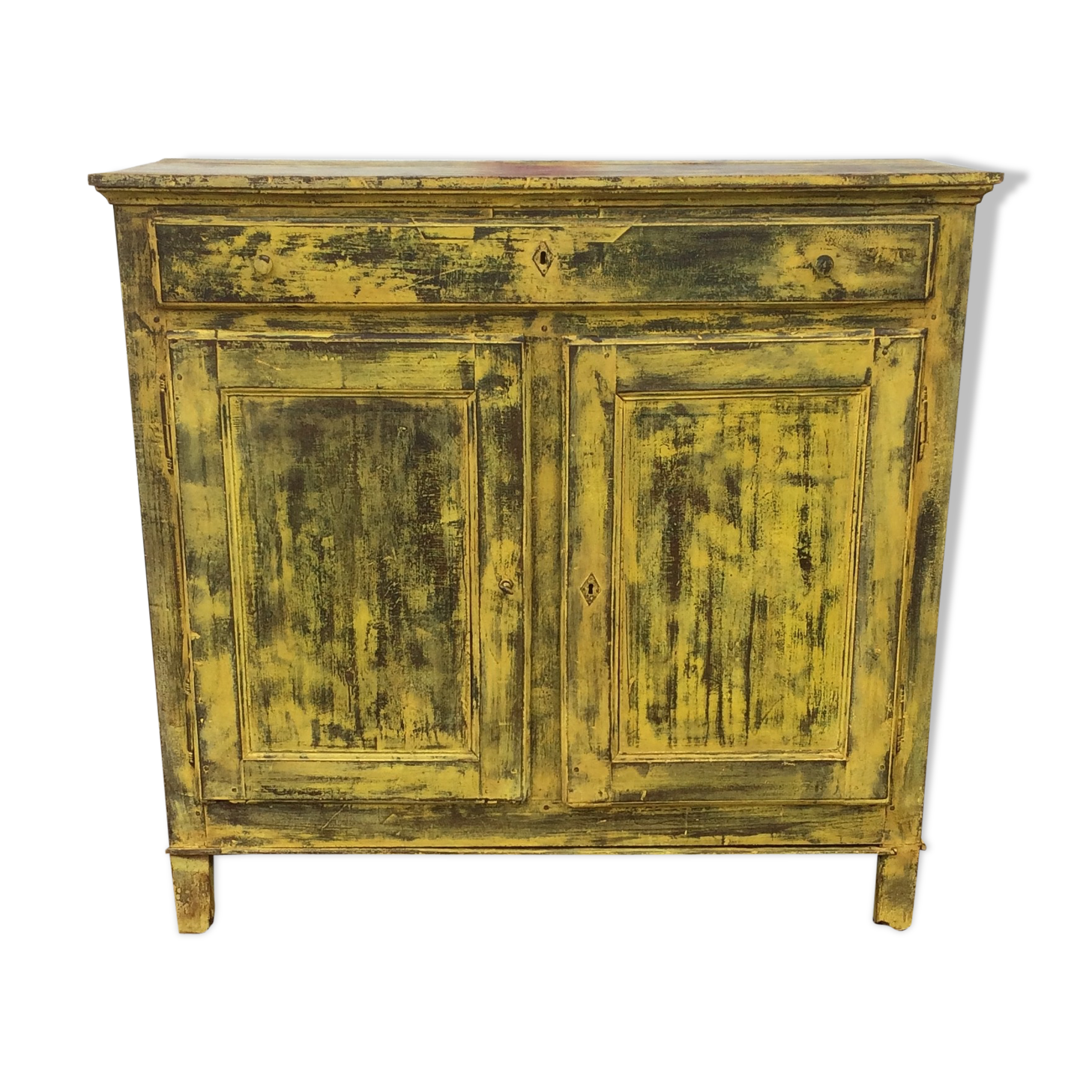 Buffet weathered yellow