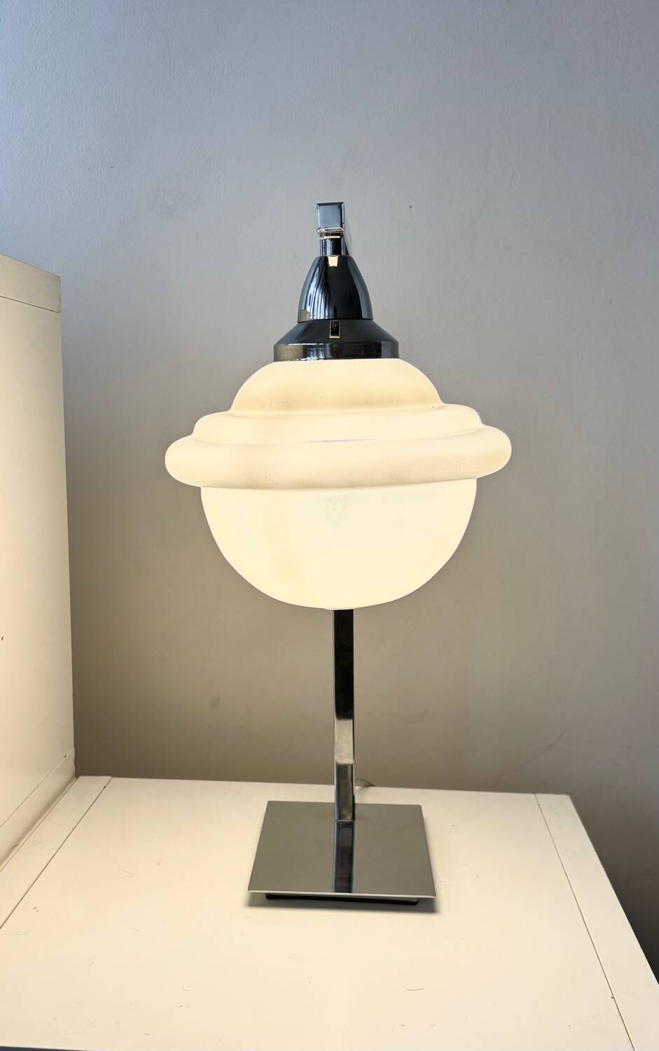 Lampe de table UFO chromée