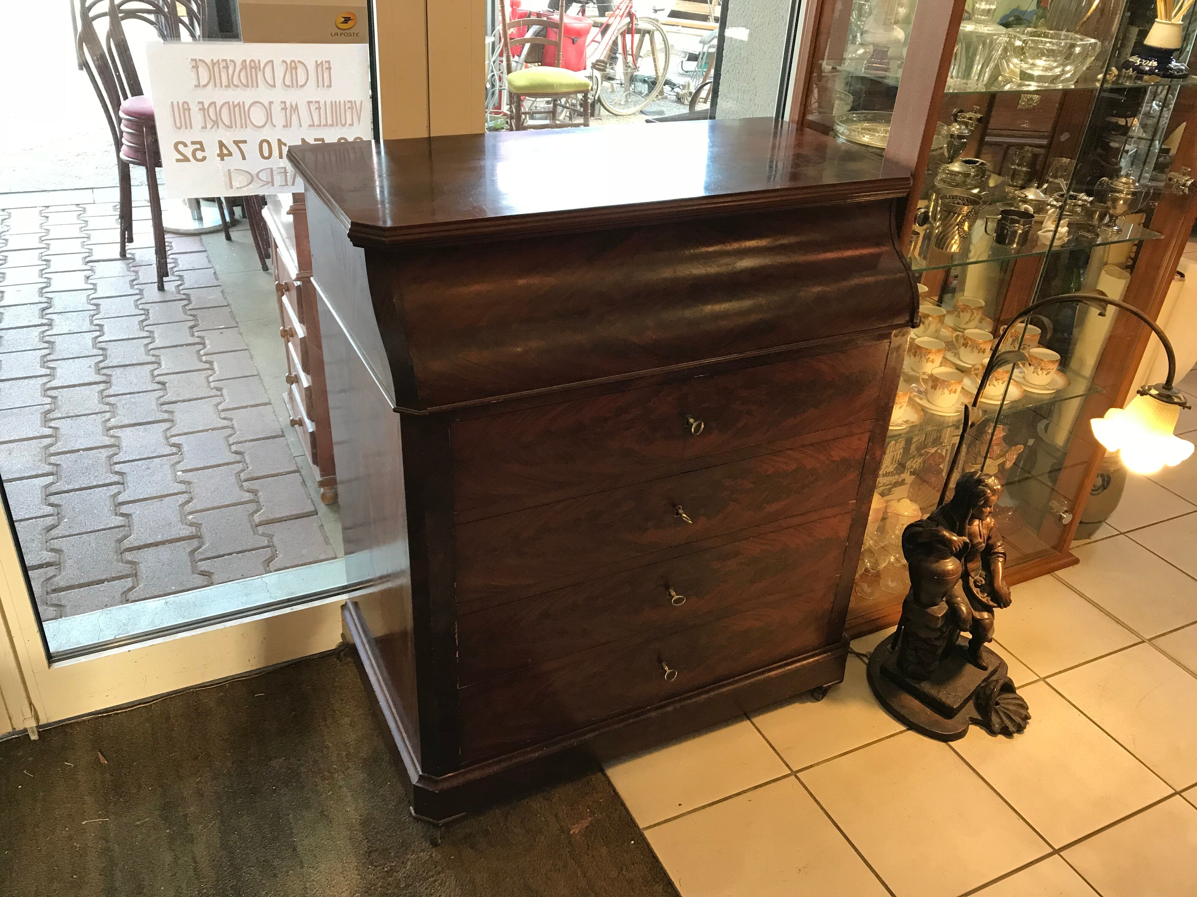 Dresser with vanity shelf