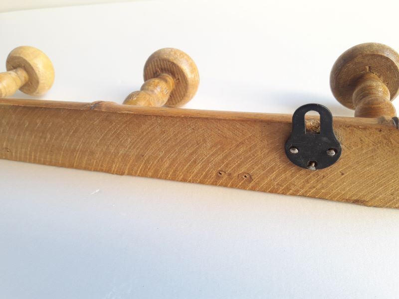 Wooden wall coat rack with 5 hooks