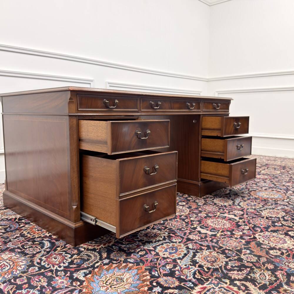 Classic English Heldense Desk