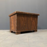 Popular art box with striped pattern