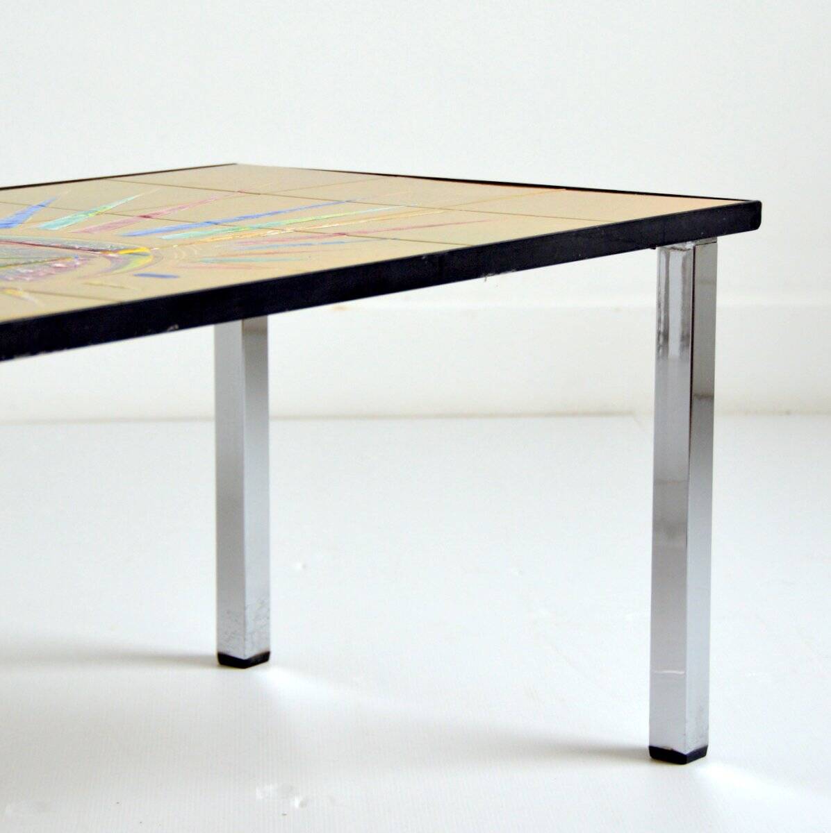 Coffee table / End table / Vintage 1960s hand-painted ceramic