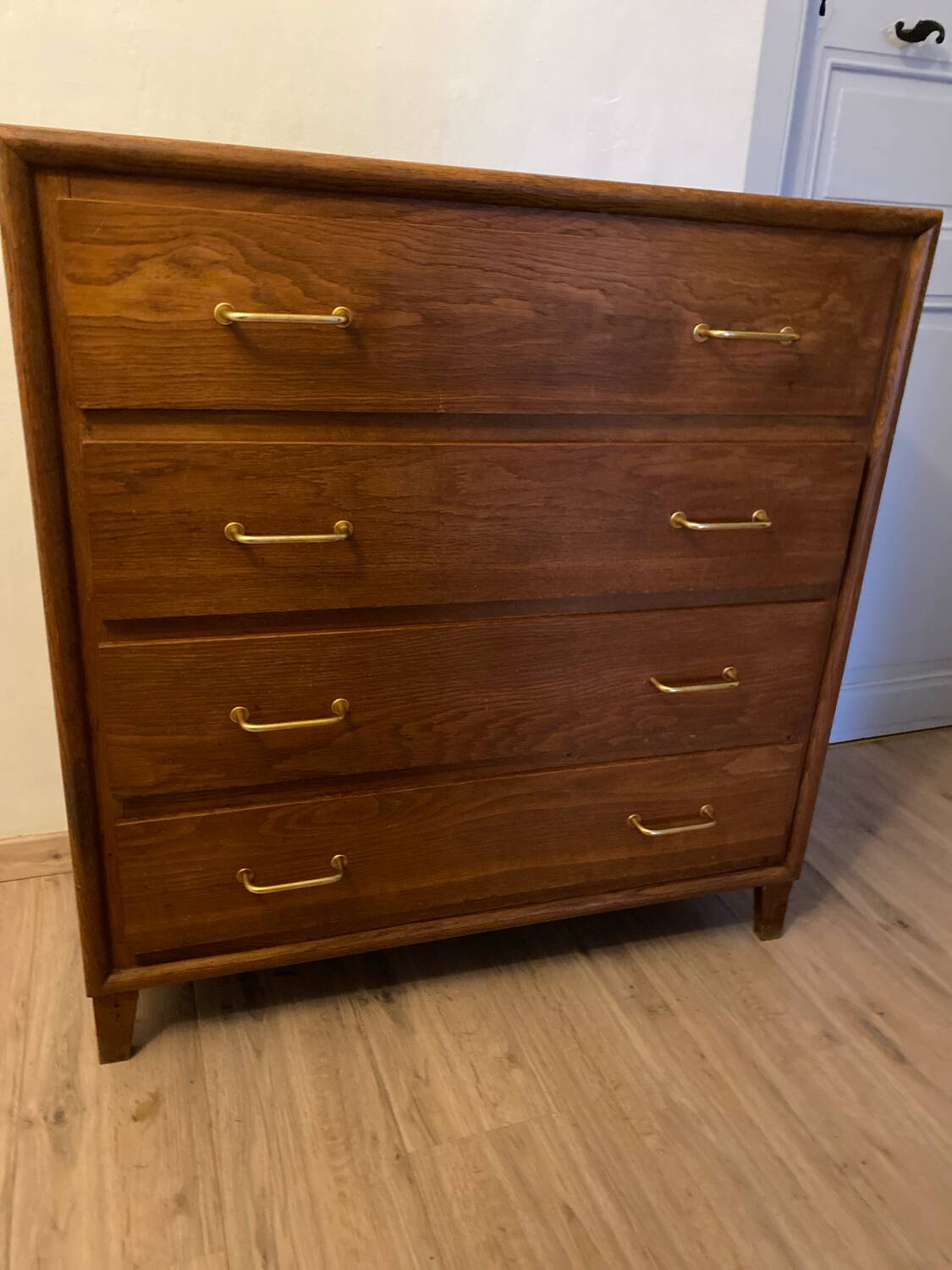 Vintage wooden chest of drawers with 4 drawers