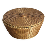 Round straw basket