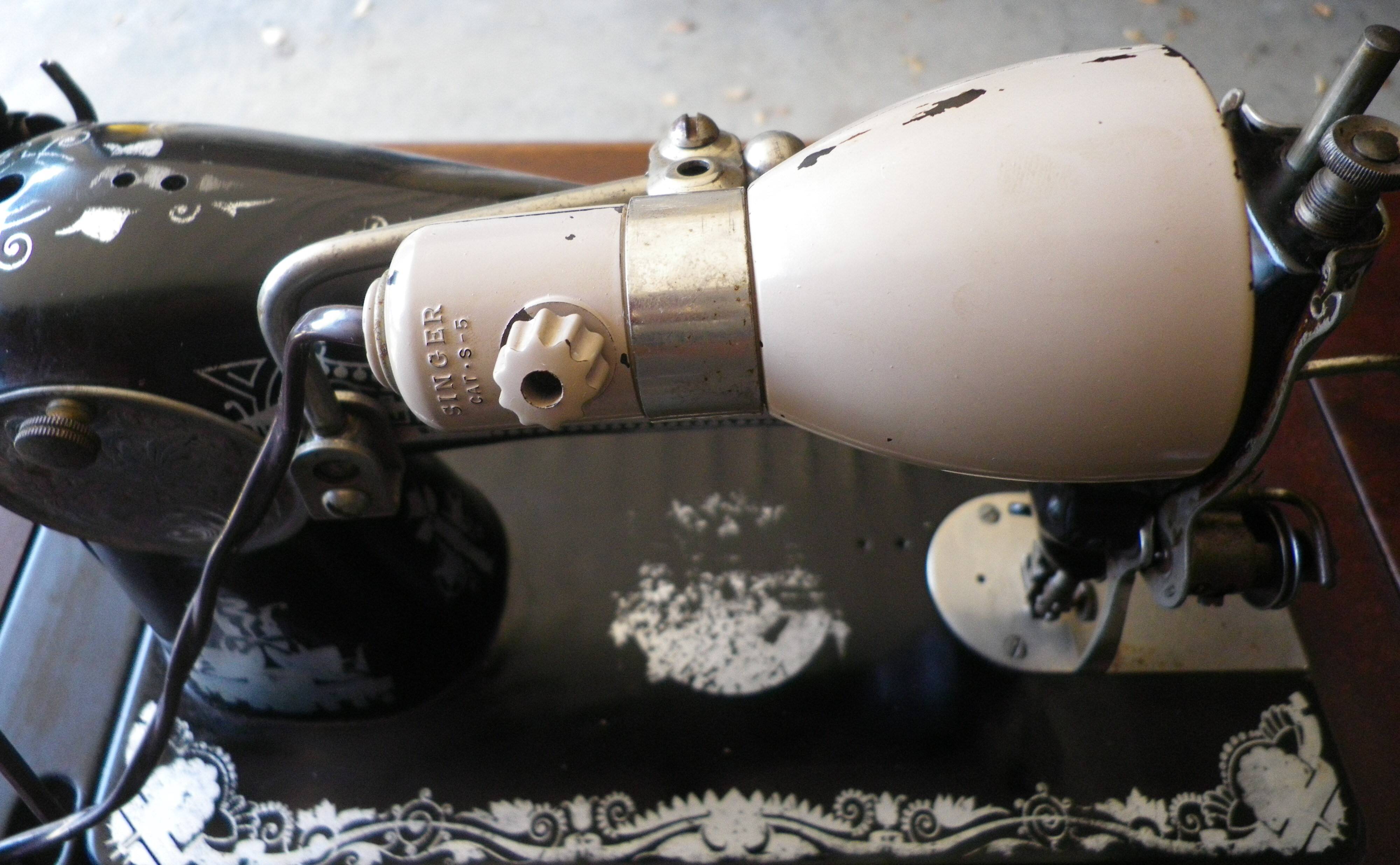 Singer sewing machine, 1928