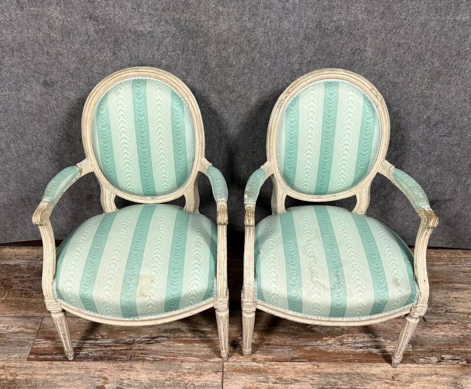 Pair of Louis XVI cabriolet armchairs in lacquered wood, 18th century