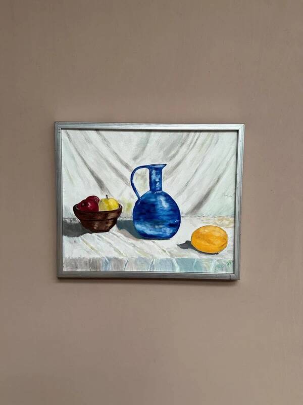 Huile sur toile "Nature morte avec bouteille bleue" par inconnu, vintage et encadrée.