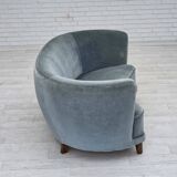 Canapé 2 places incurvé danois des années 1970, revêtement en velours bleu.