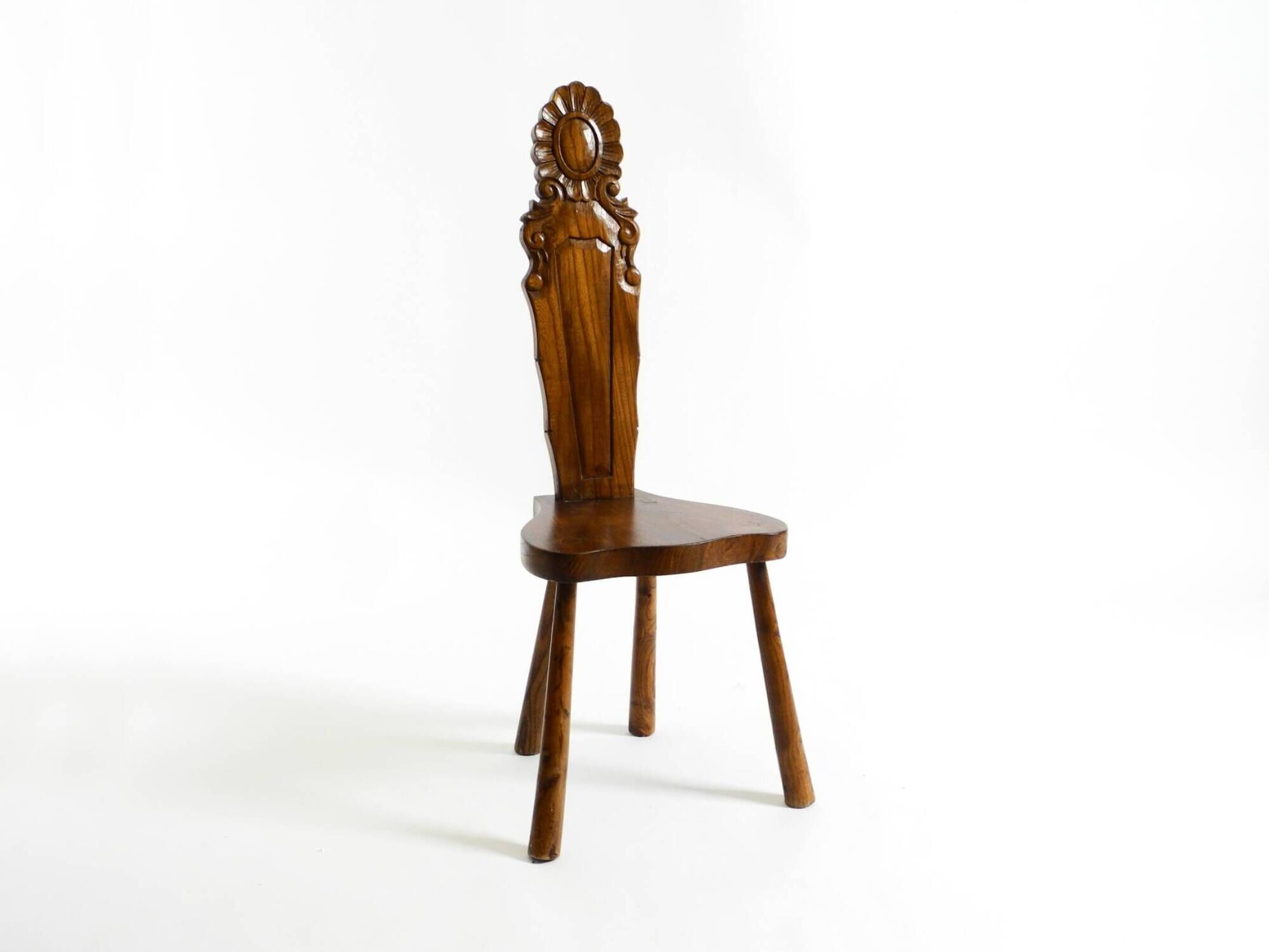 Solid wood chair with an ornate, hand-carved backrest – Made in Spain